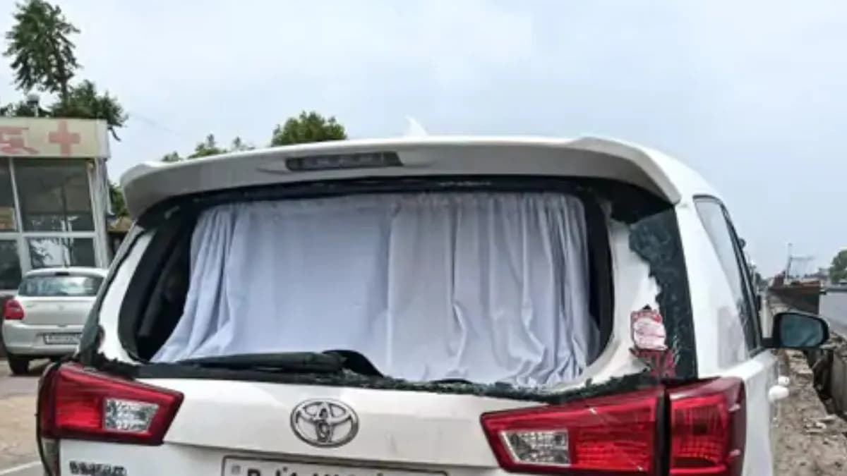Jaipur Collector Prakash Rajpurohit's car met with an accident, hit by a trailer