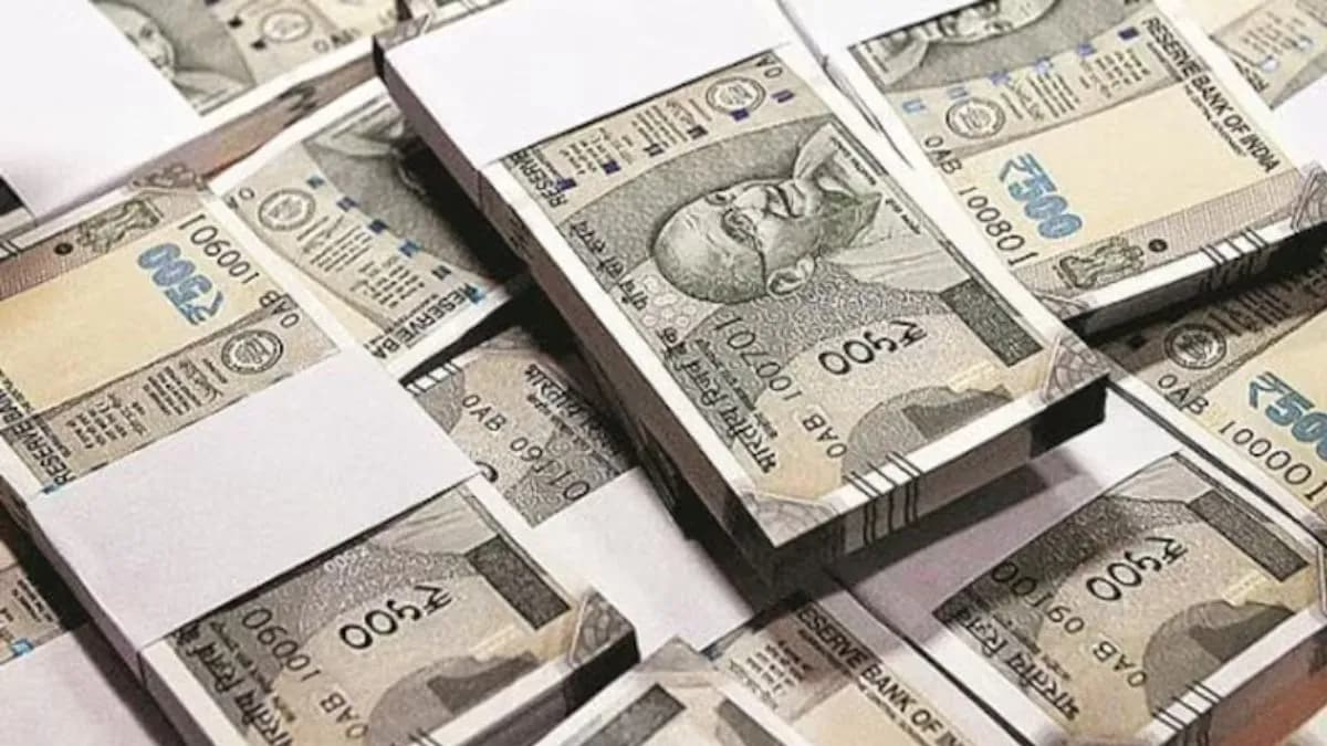 Brother stole 1.50 crore rupees from sister's house in Sikar