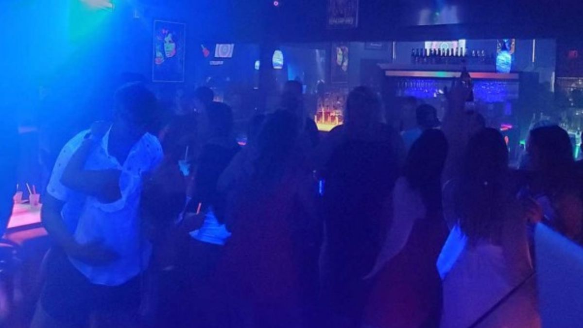 Police From 15 Police Stations Raided A Hotel In Jaipur At Midnight, Detain 40