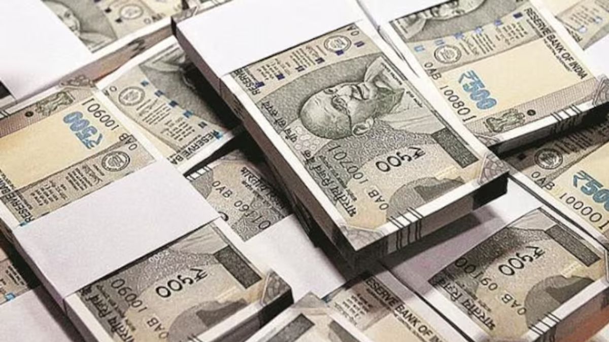 Brother stole 1.50 crore rupees from sister’s house in Sikar